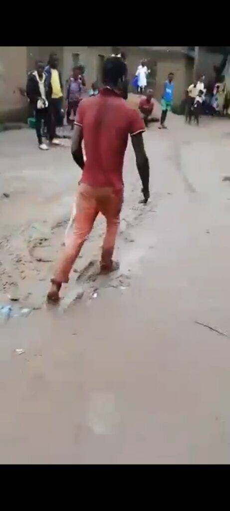 Watch Video how a Madman took advantage of highly intoxicated lady