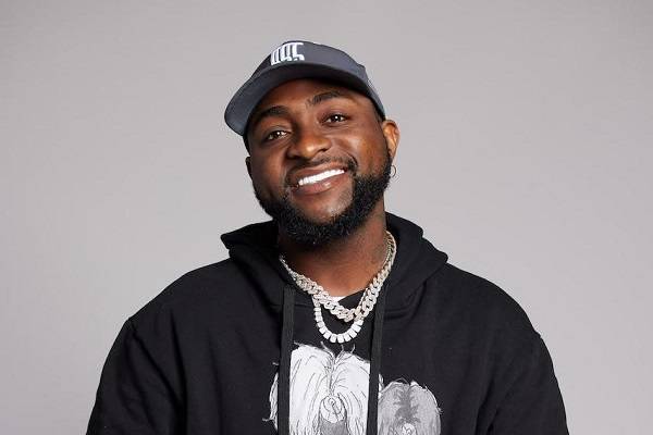 Davido’s Fan Allegedly Uses ‘Juju’ To Call Him Back Online (Video)